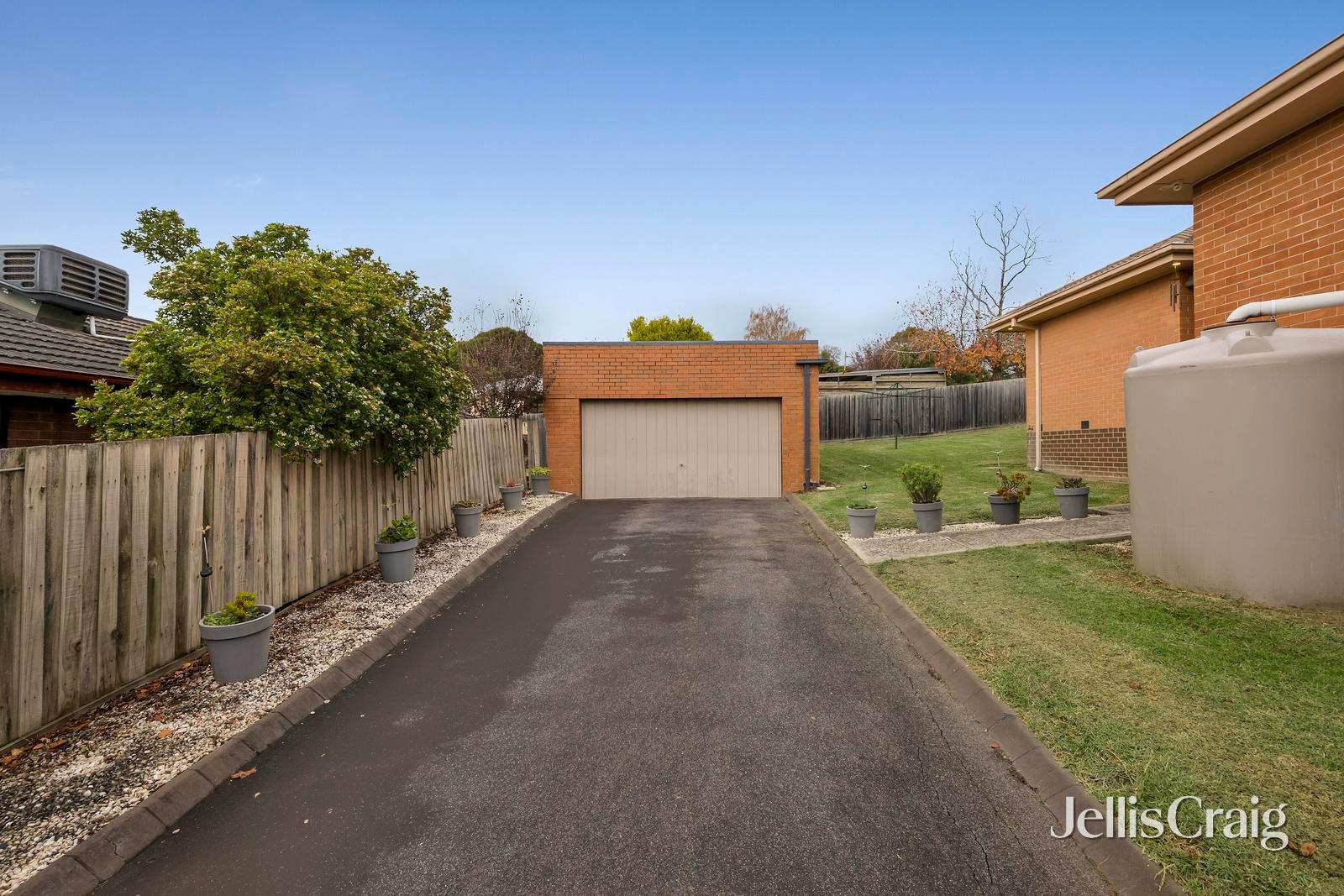 20 Numeralla Street, Mooroolbark image 11