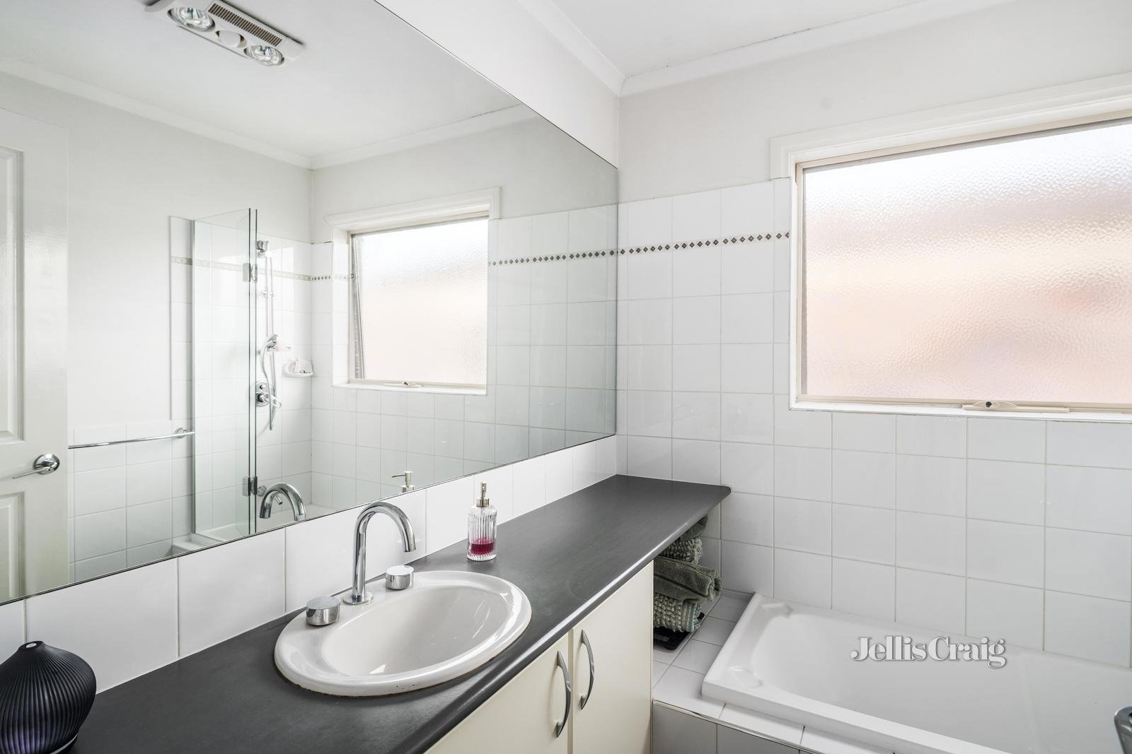 20 Oriel Road, Ivanhoe image 10