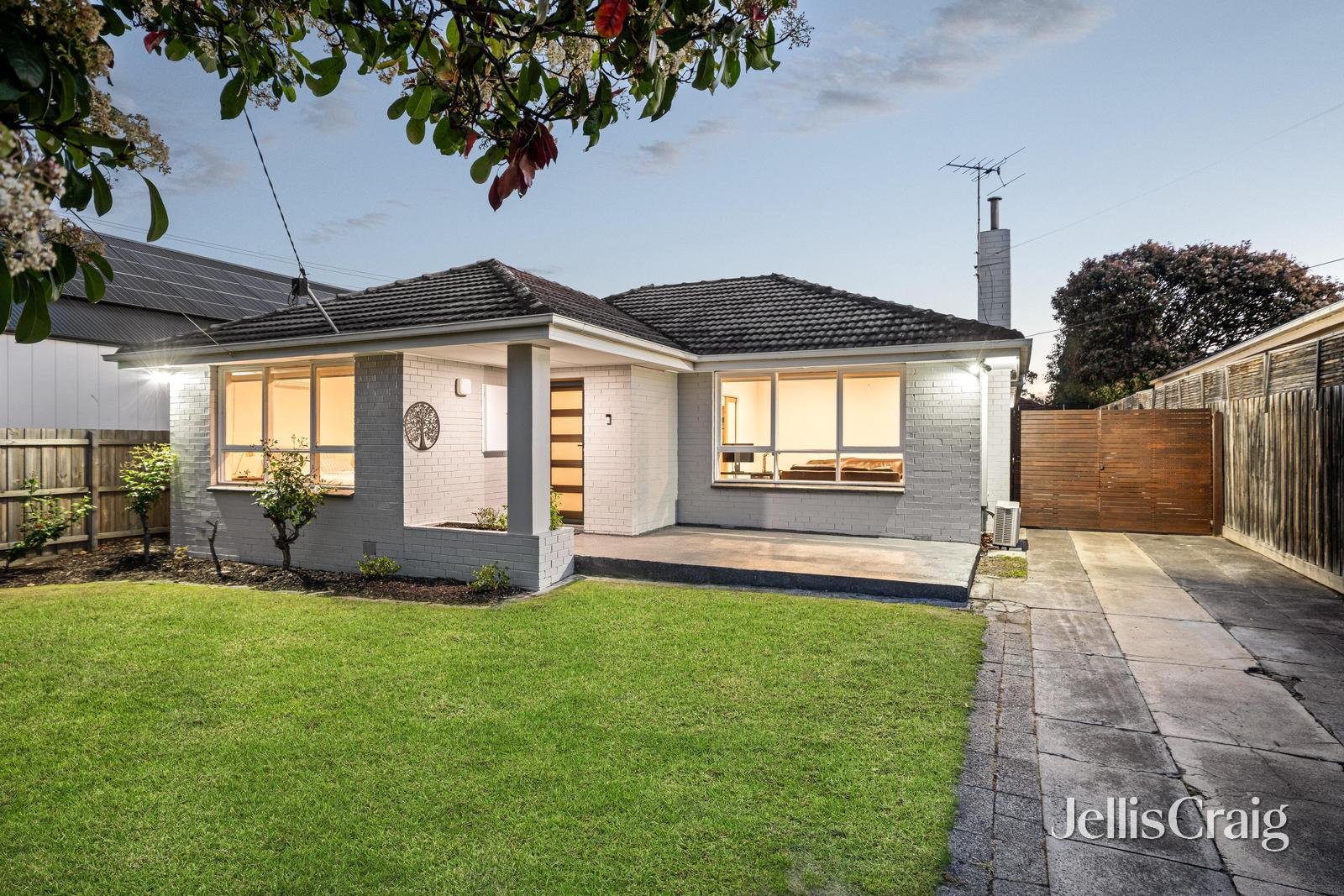 20 Robross Street, Cheltenham image 1