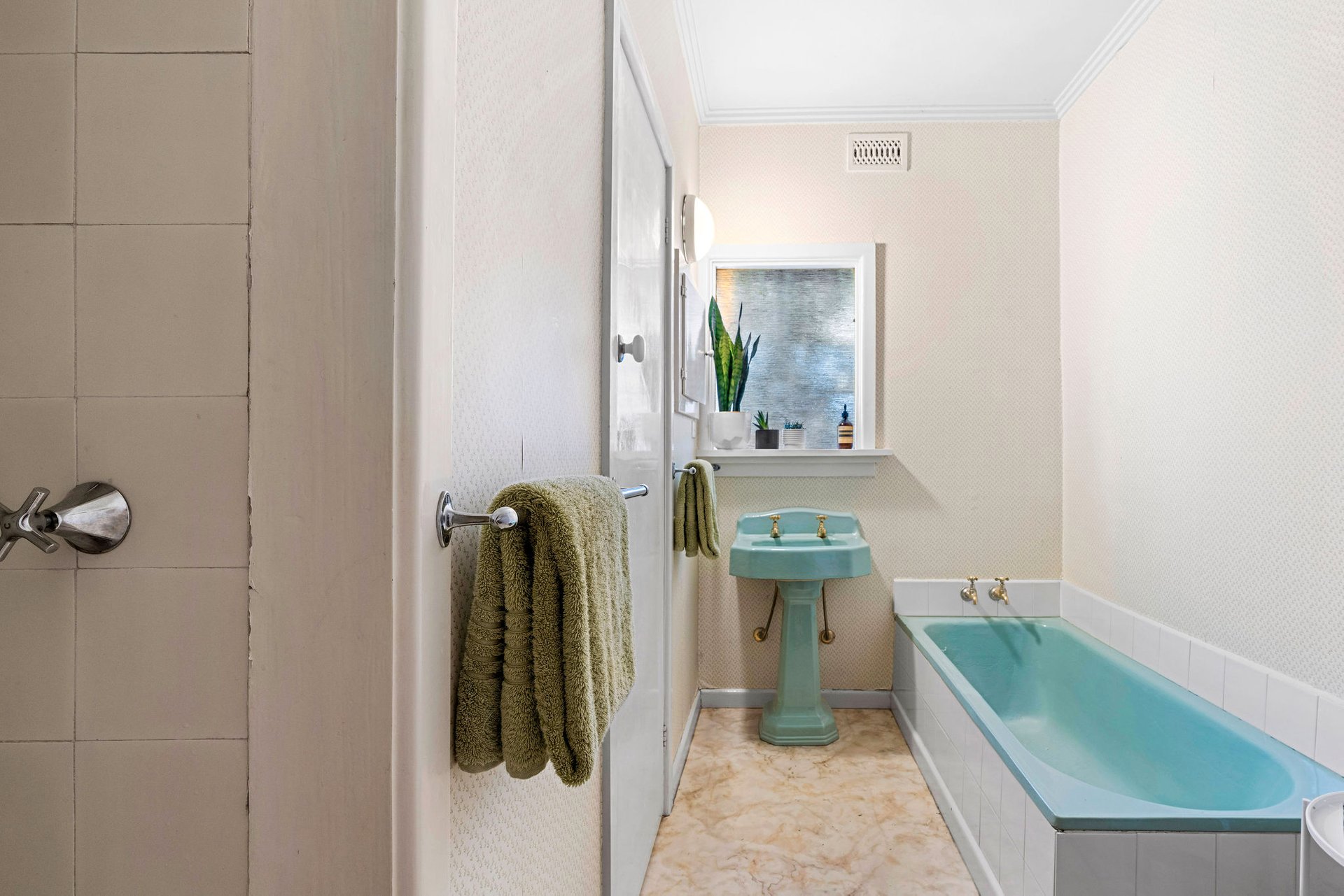 Property Gallery Thumbnail 6