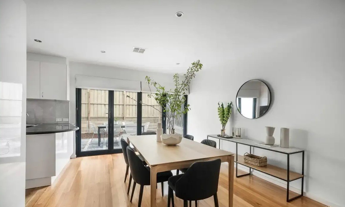 20 Ruabon Road, Toorak image 2