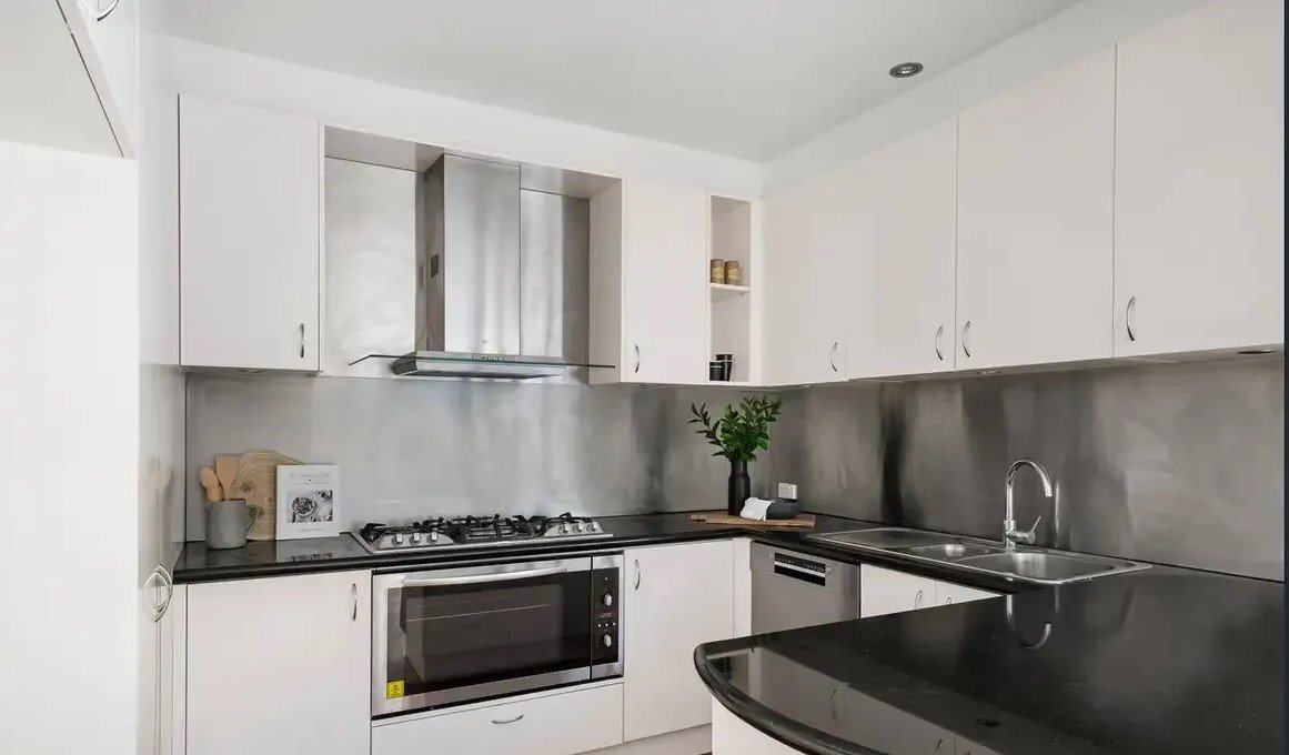 20 Ruabon Road, Toorak image 4