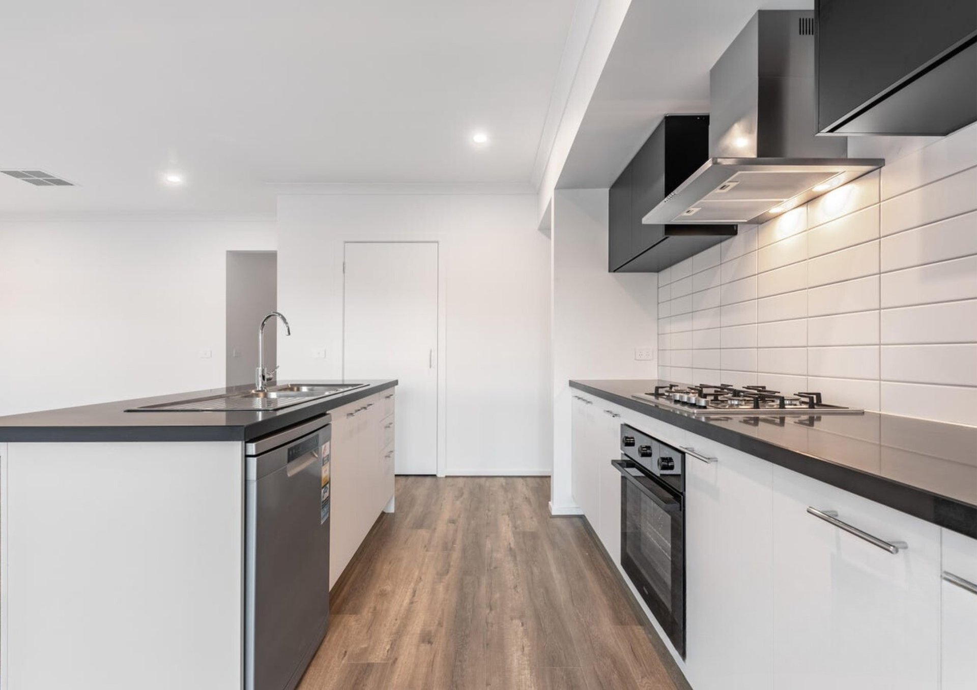 Property Gallery Thumbnail 3