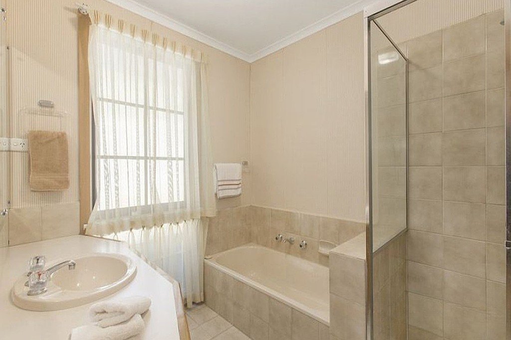 20 Sunnybrook Drive, Wheelers Hill image 7
