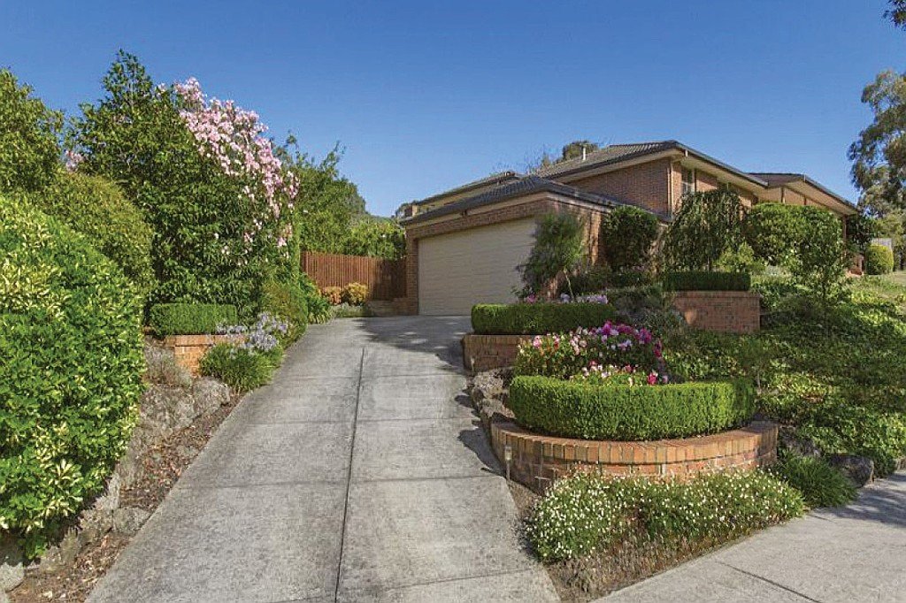 20 Sunnybrook Drive, Wheelers Hill image 10