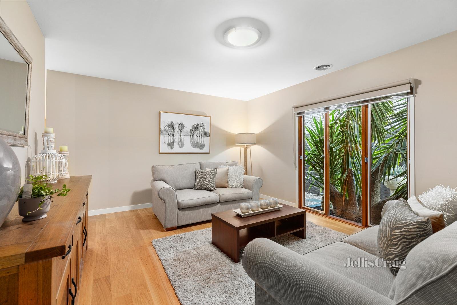 20 Sunshine Avenue, Mitcham image 2