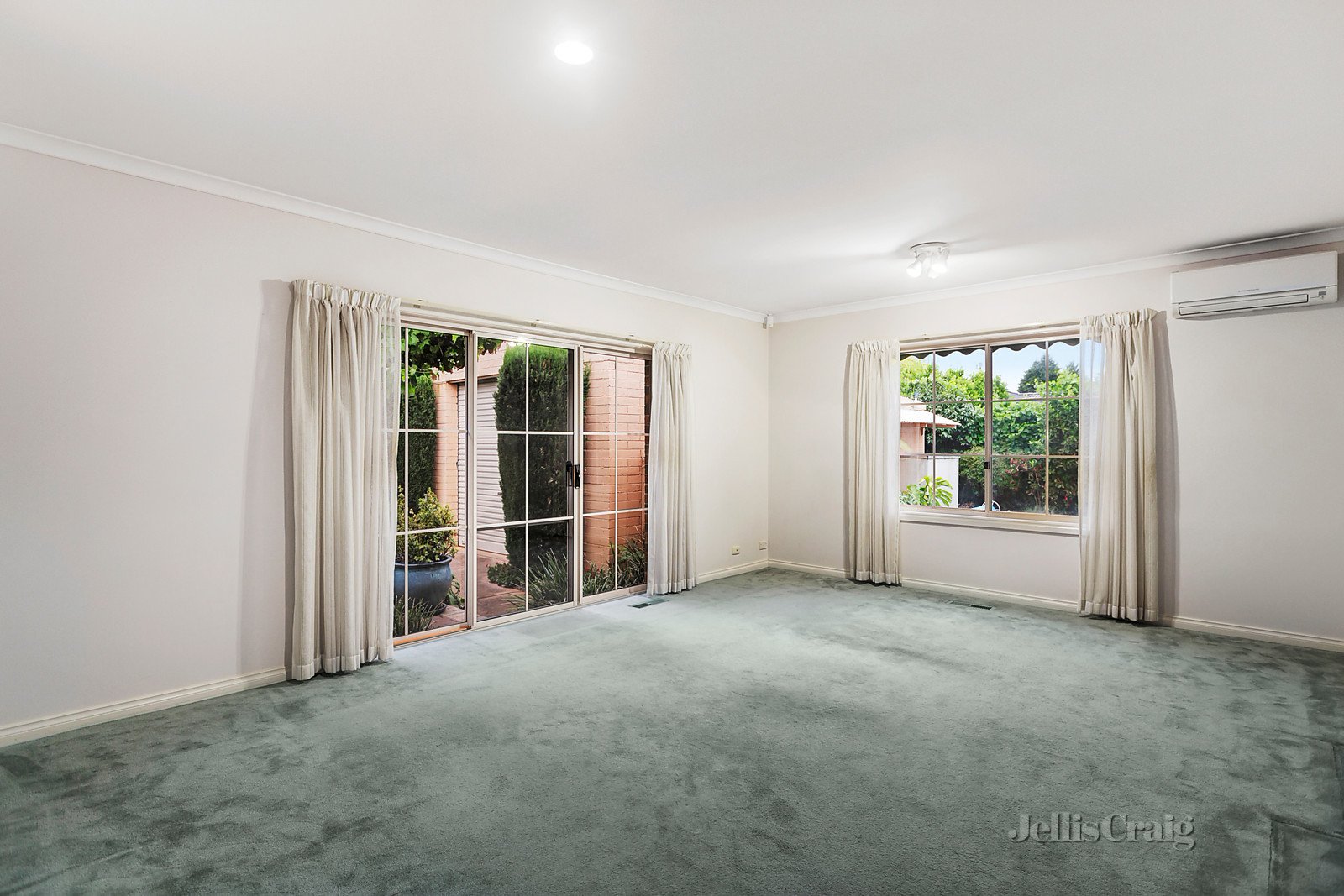 20 Swayfield Road, Mount Waverley image 6