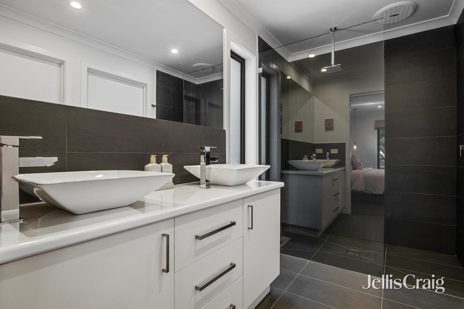 20 Tiverton Circuit, Mooroolbark image 7