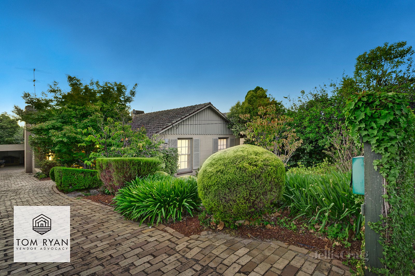 20 Viewhill Road, Balwyn North image 1