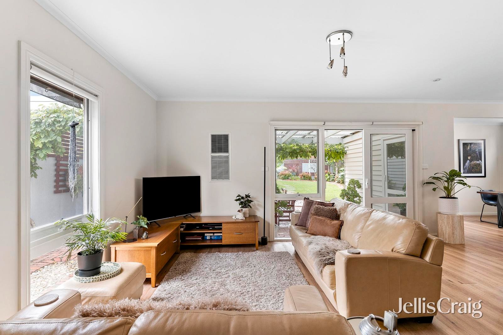 20 Washington Street, Essendon image 2