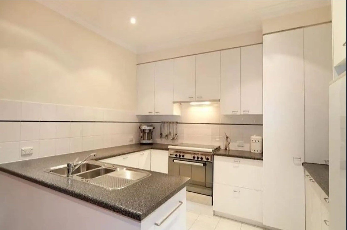 20 Windsor Avenue, Bentleigh image 2