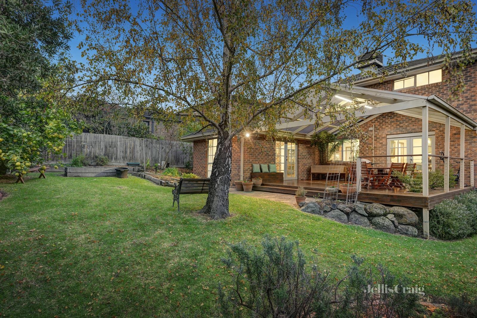 20 Winston Drive, Doncaster image 16