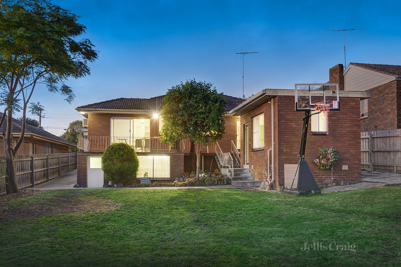 20 Winters Way, Doncaster image 9
