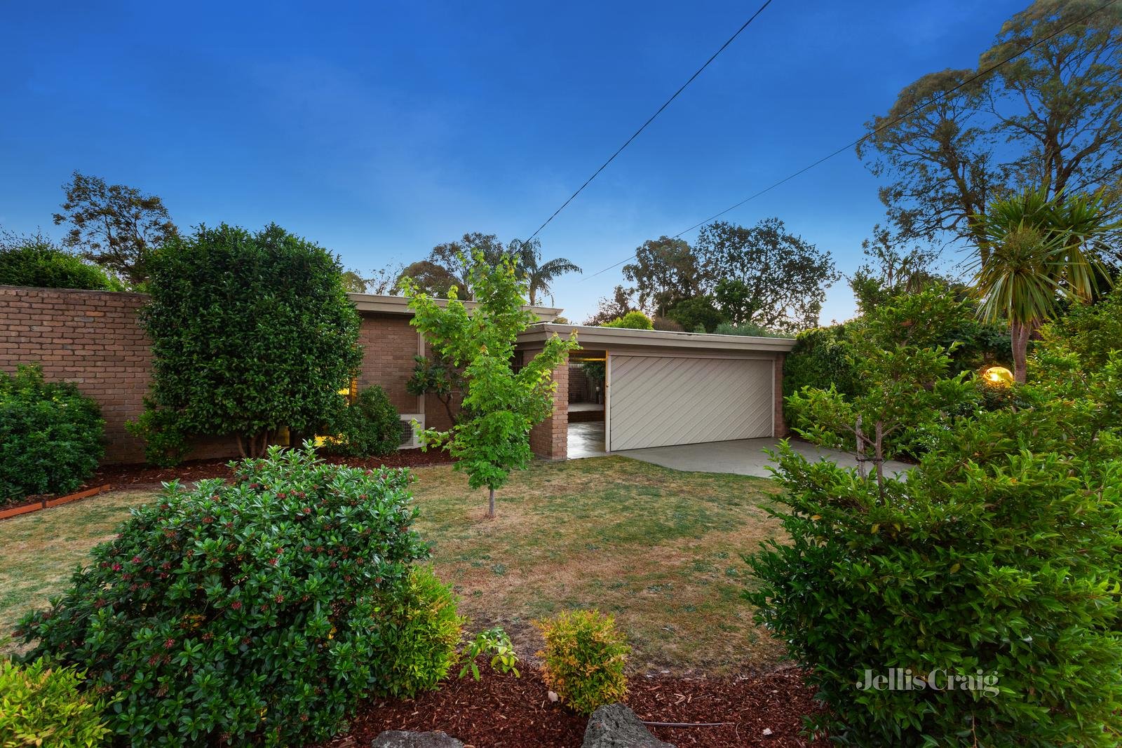 20 Woodhouse Road, Doncaster East image 1
