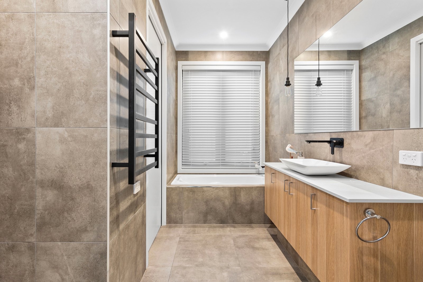 Property Gallery Thumbnail 6