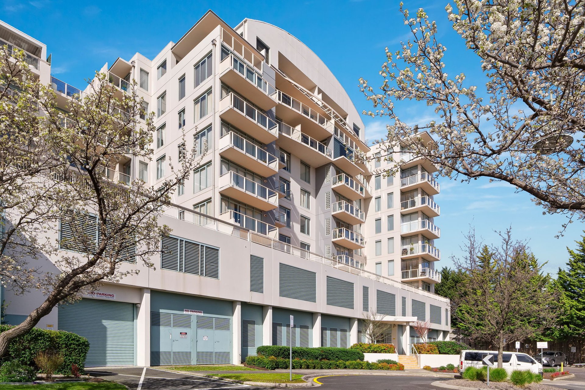 2005/2 Sovereign Point Court, Doncaster image 9