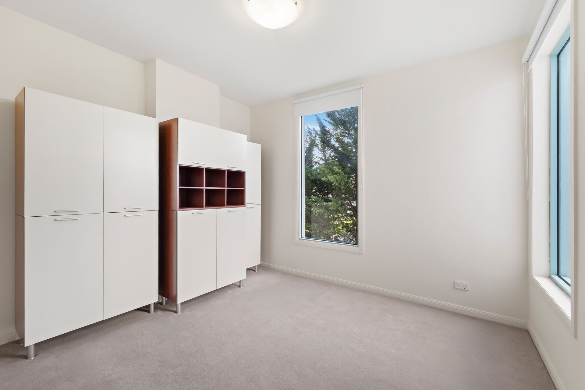 2005/2 Sovereign Point Court, Doncaster image 7