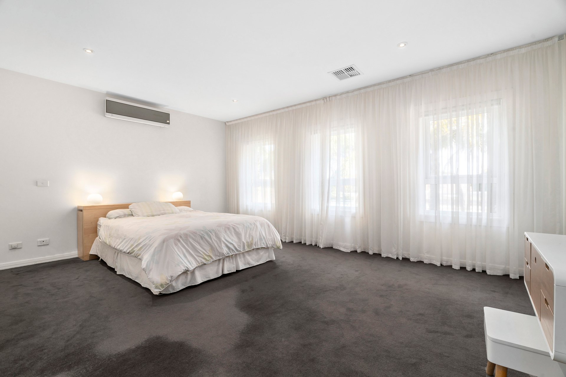 Property Gallery Thumbnail 6