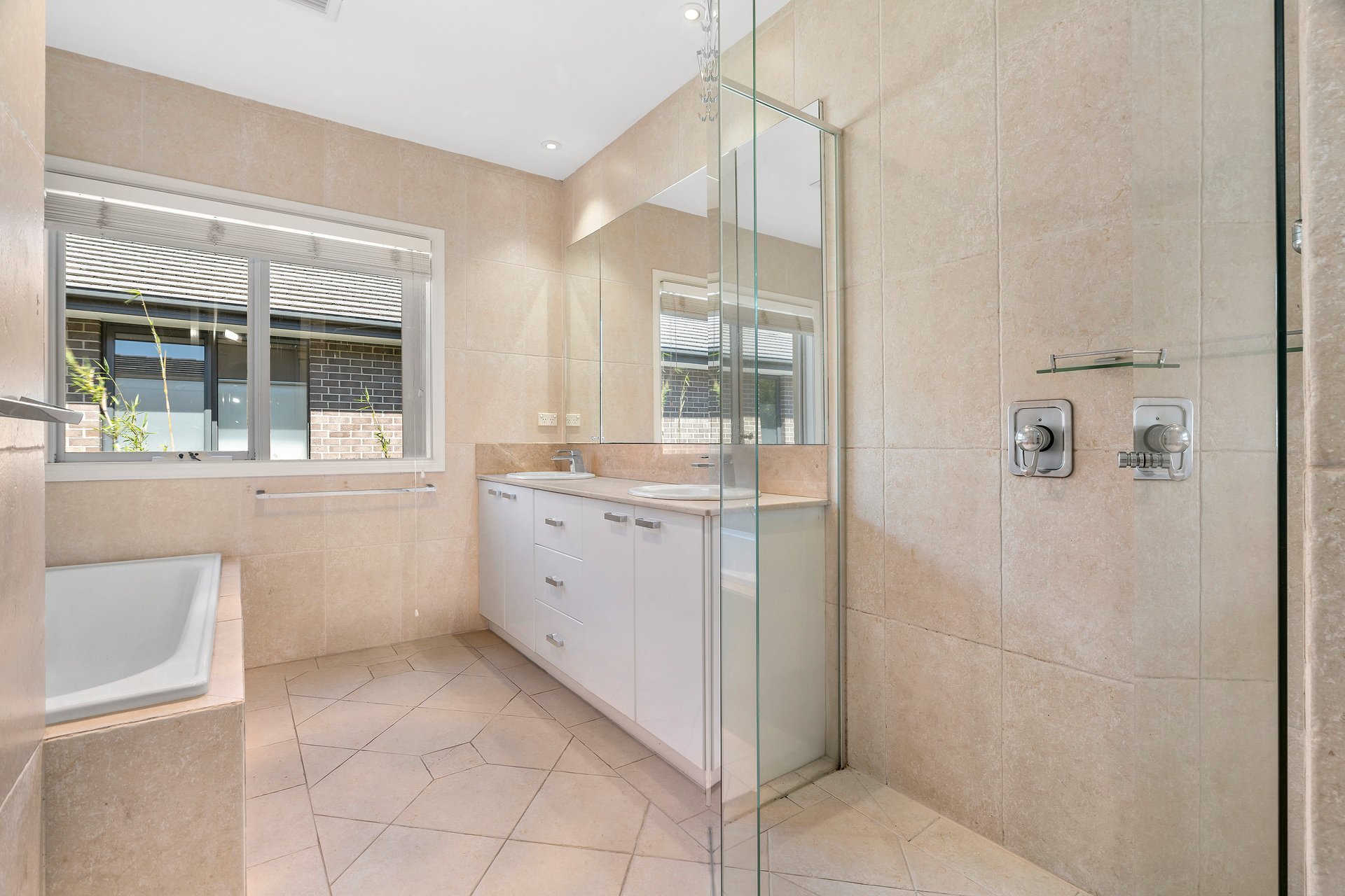 Property Gallery Thumbnail 8