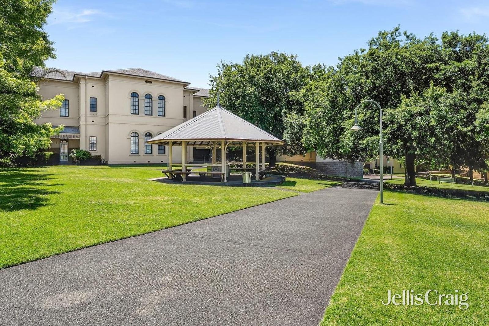 201 Wiltshire Drive, Kew image 13