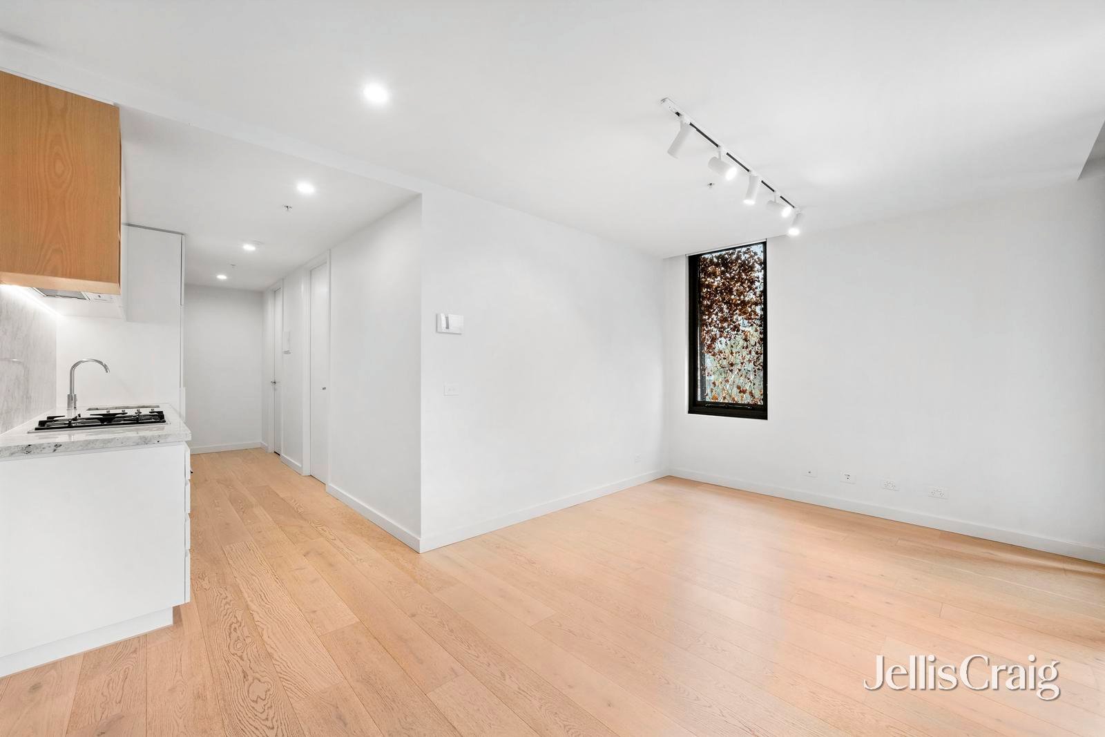 201/12 Queen Street, Blackburn image 2
