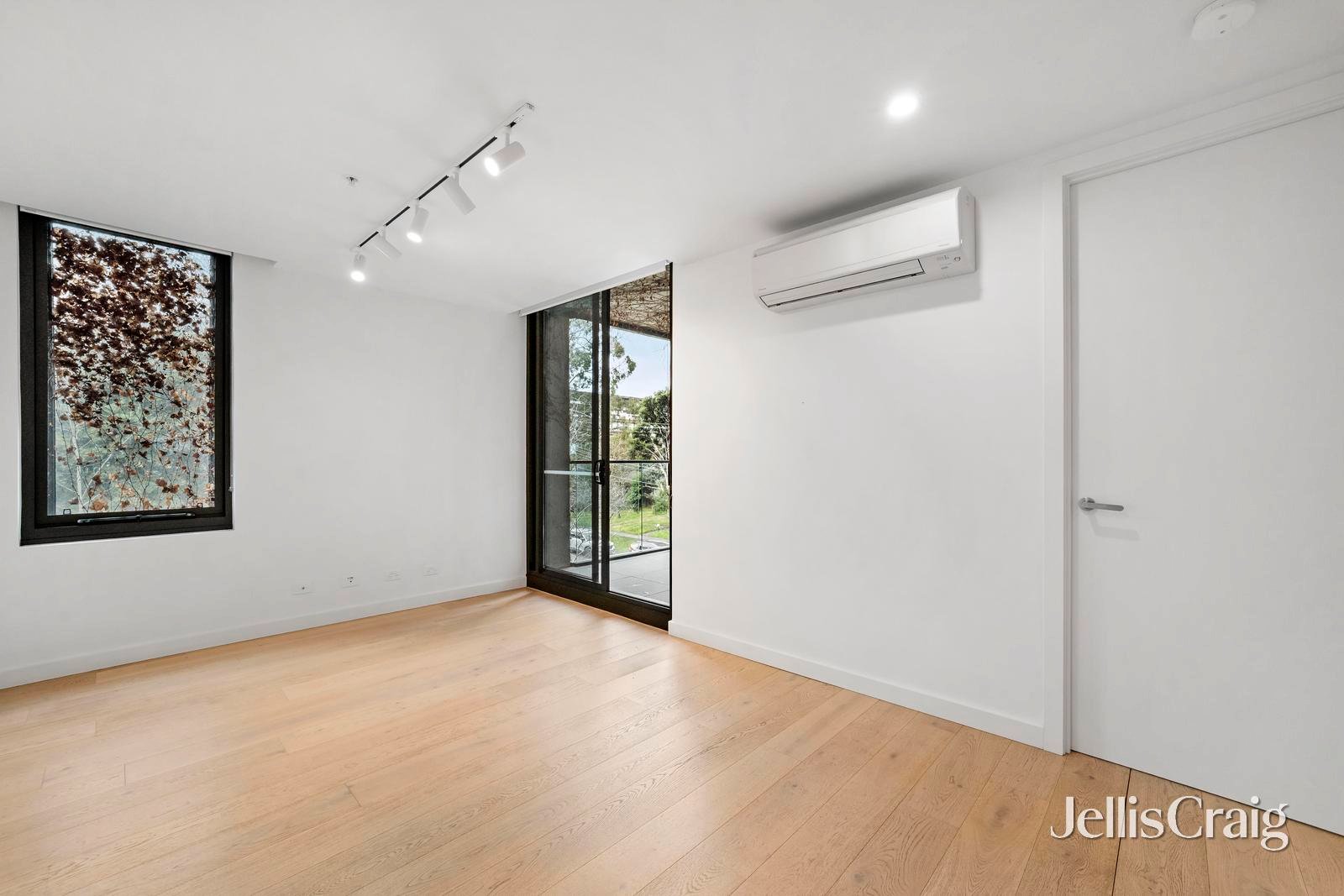 201/12 Queen Street, Blackburn image 3