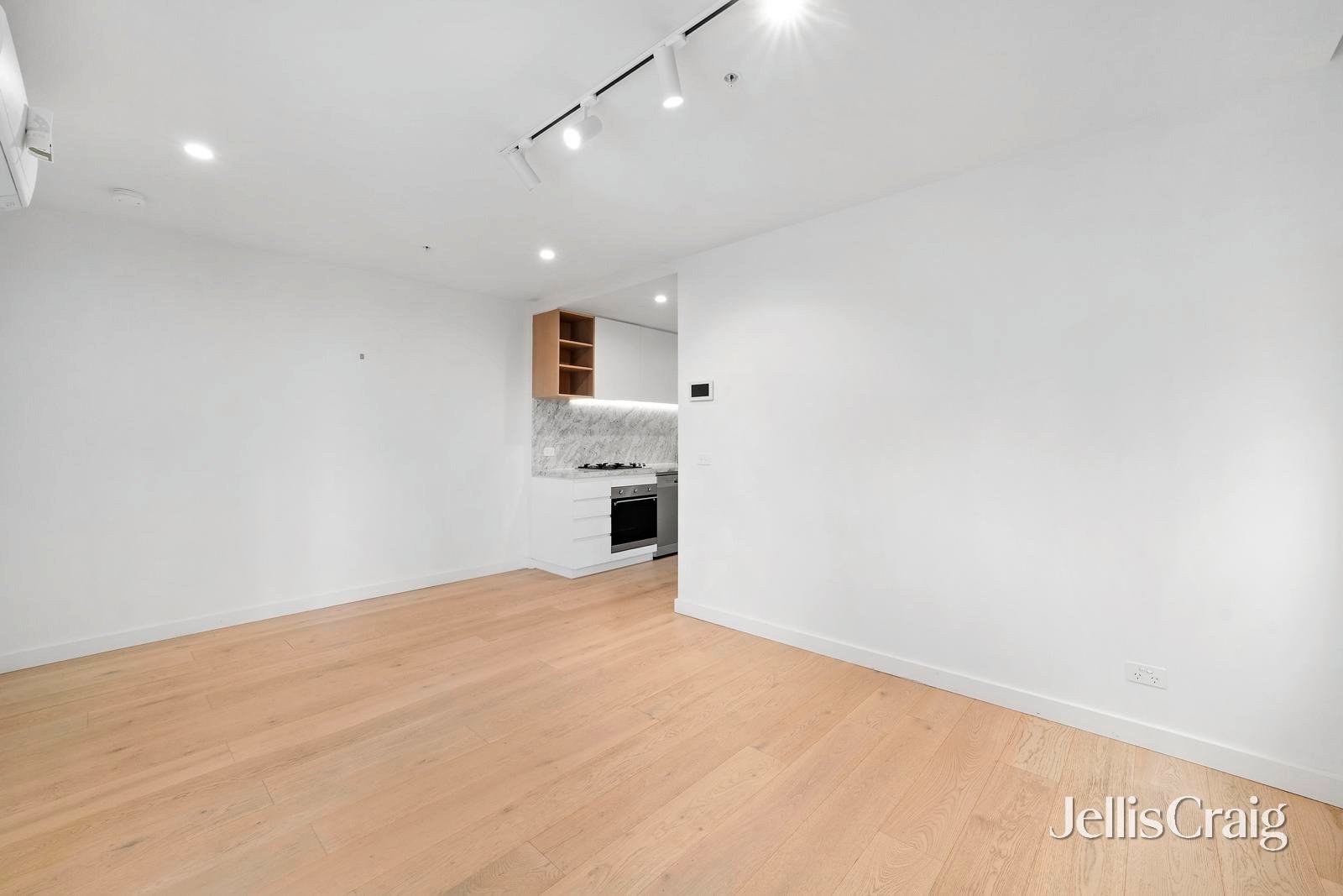 201/12 Queen Street, Blackburn image 4
