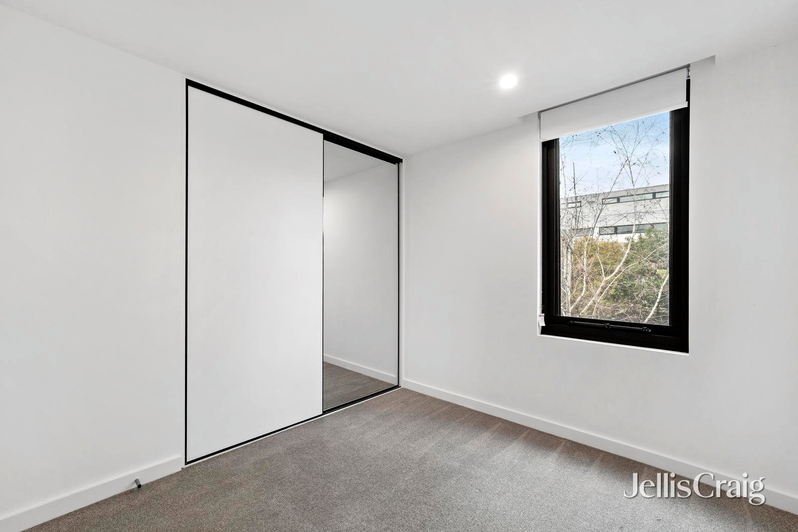 201/12 Queen Street, Blackburn image 5