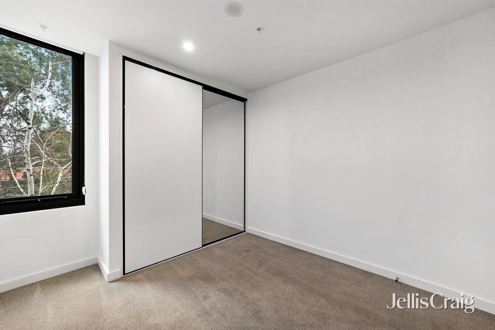 201/12 Queen Street, Blackburn image 8