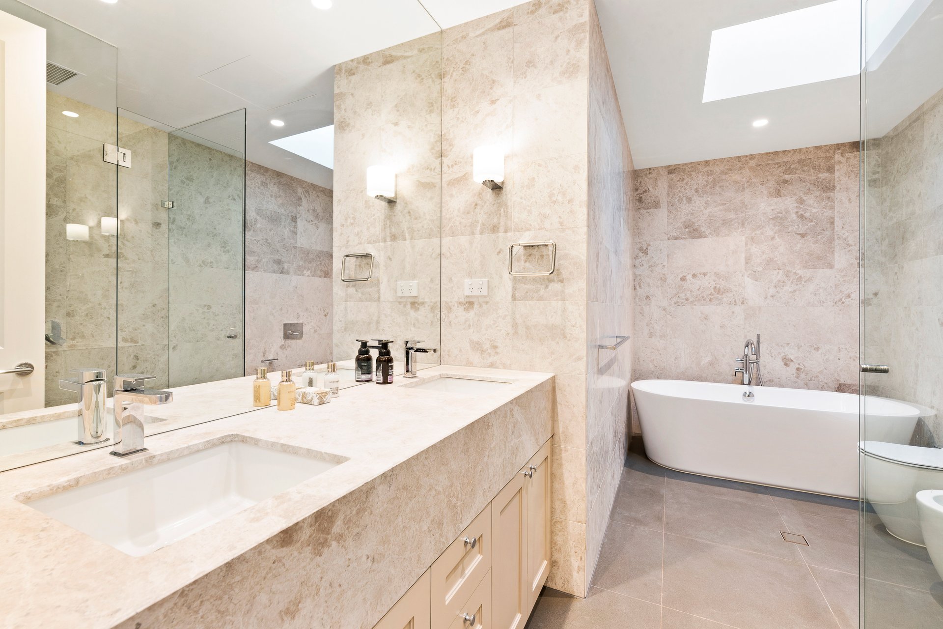 Property Gallery Thumbnail 3