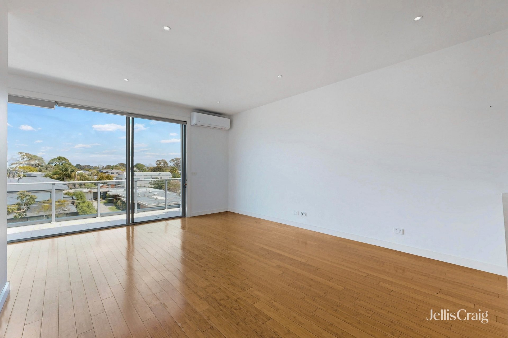 201/135 Lower Dandenong Road, Mentone image 3