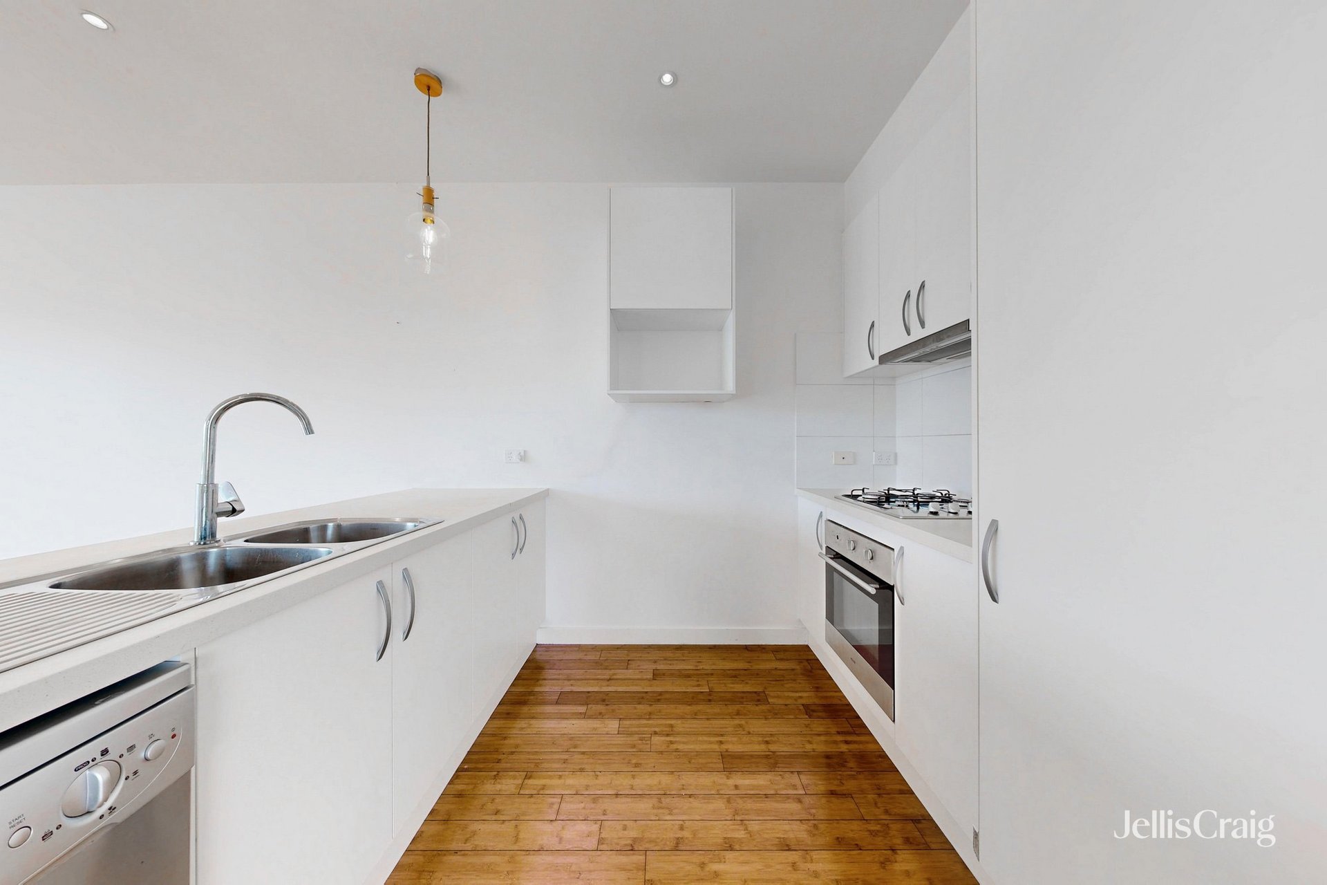 201/135 Lower Dandenong Road, Mentone image 6