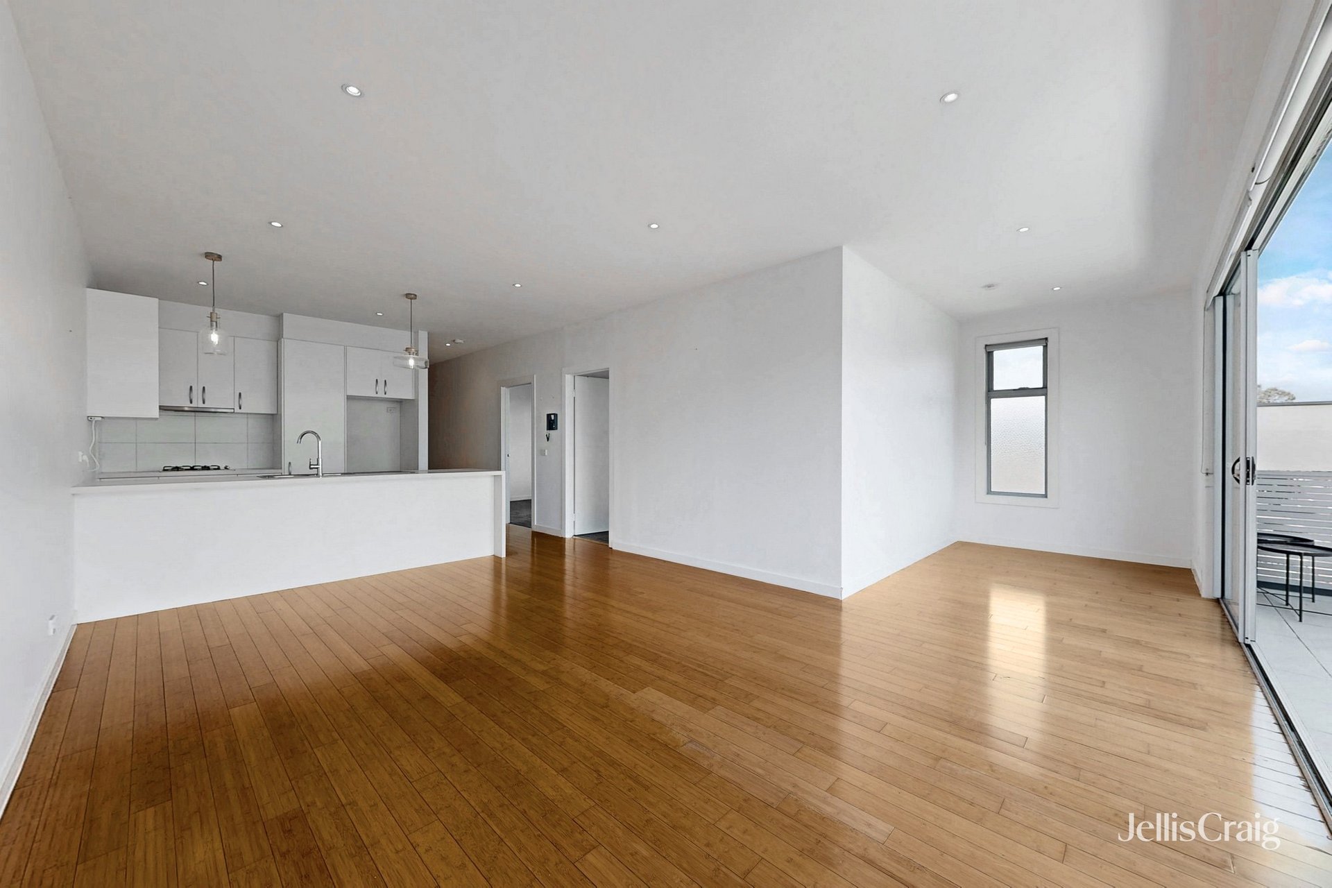 201/135 Lower Dandenong Road, Mentone image 1