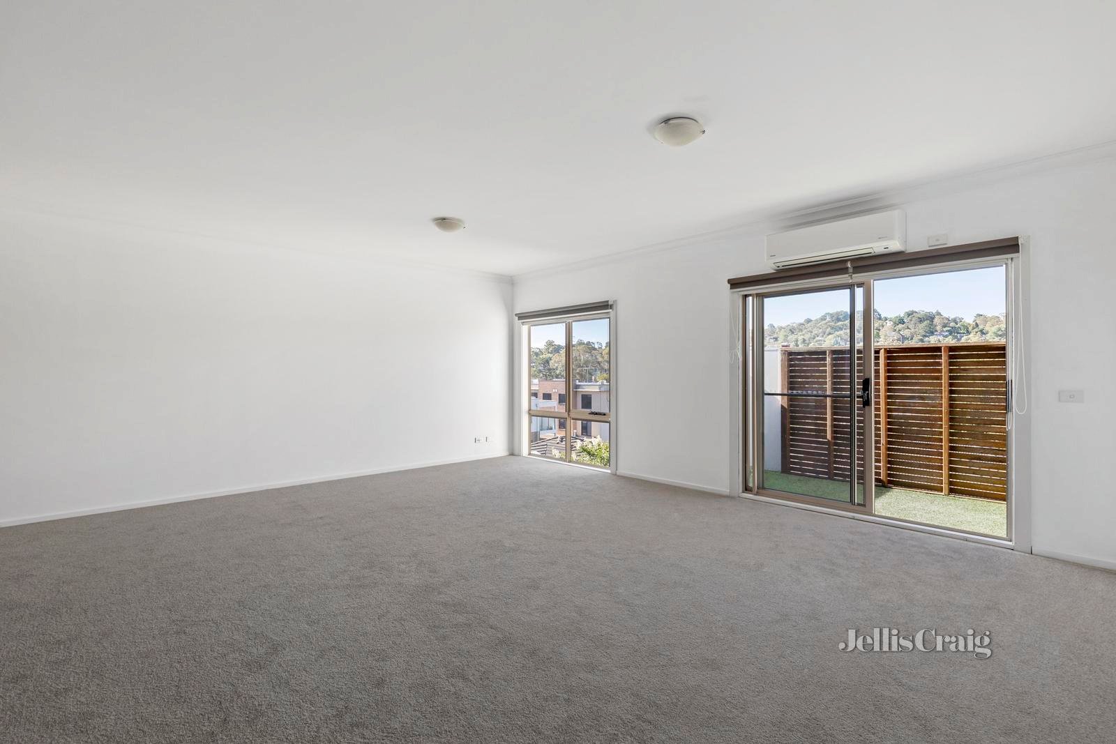 20/12-18 Bourke Street, Ringwood image 2