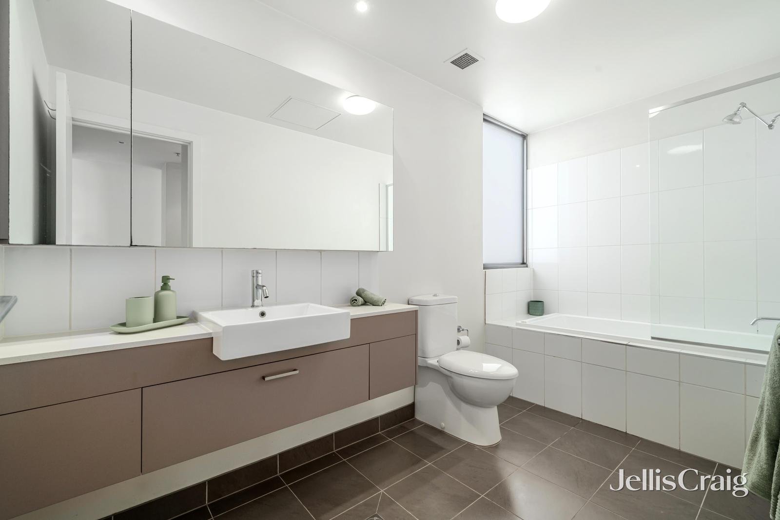 201/300 Middleborough Road, Blackburn image 5