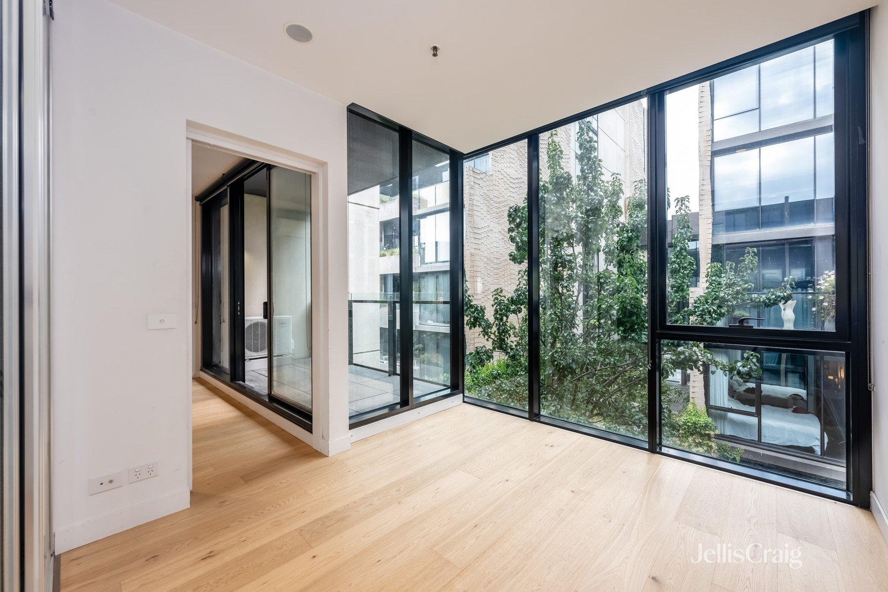 201/31 Napoleon Street, Collingwood image 2