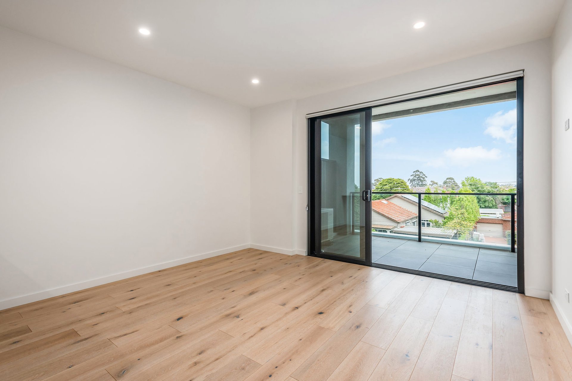 Property Gallery Thumbnail 3