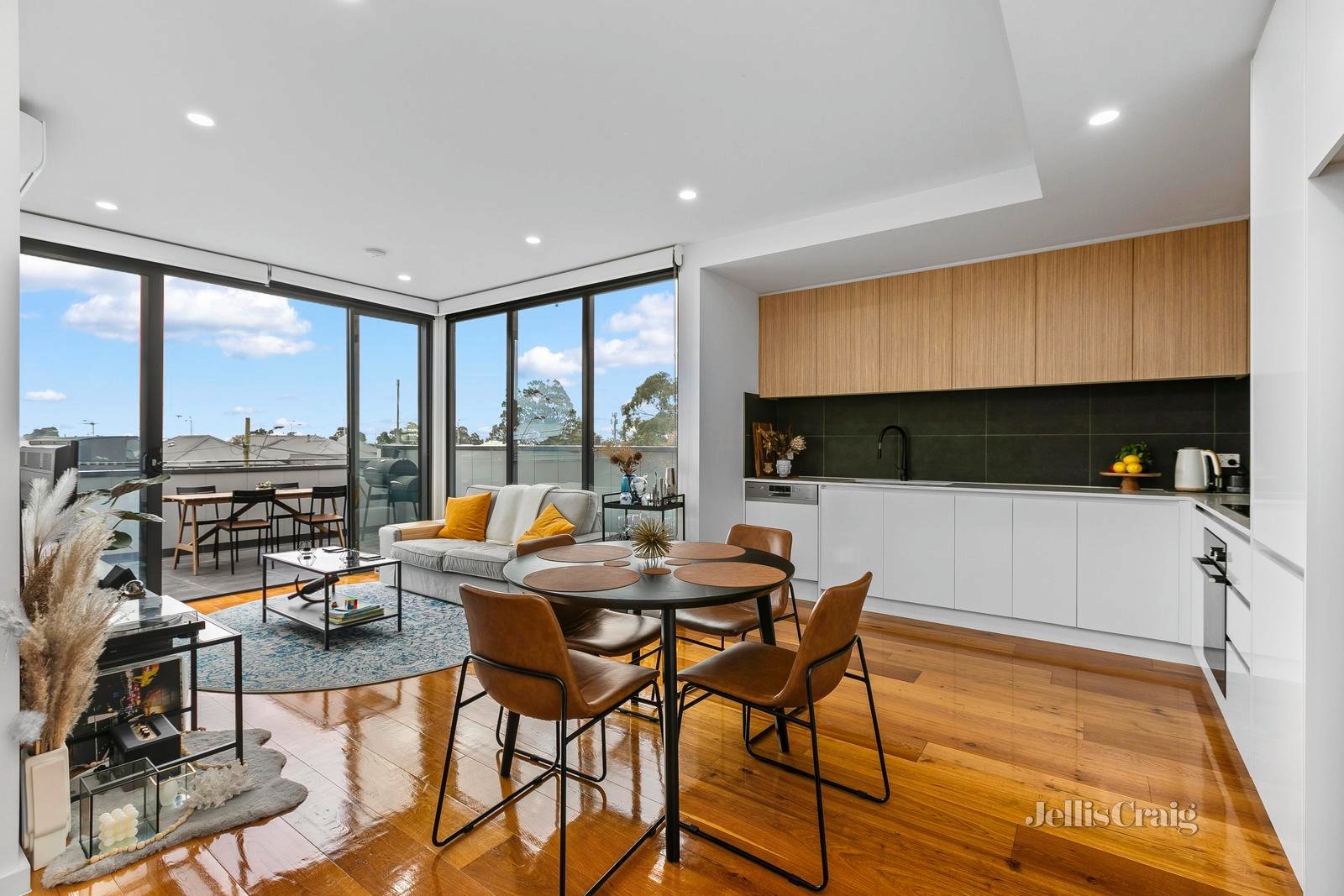 201/342 Melbourne Road, Newport image 2