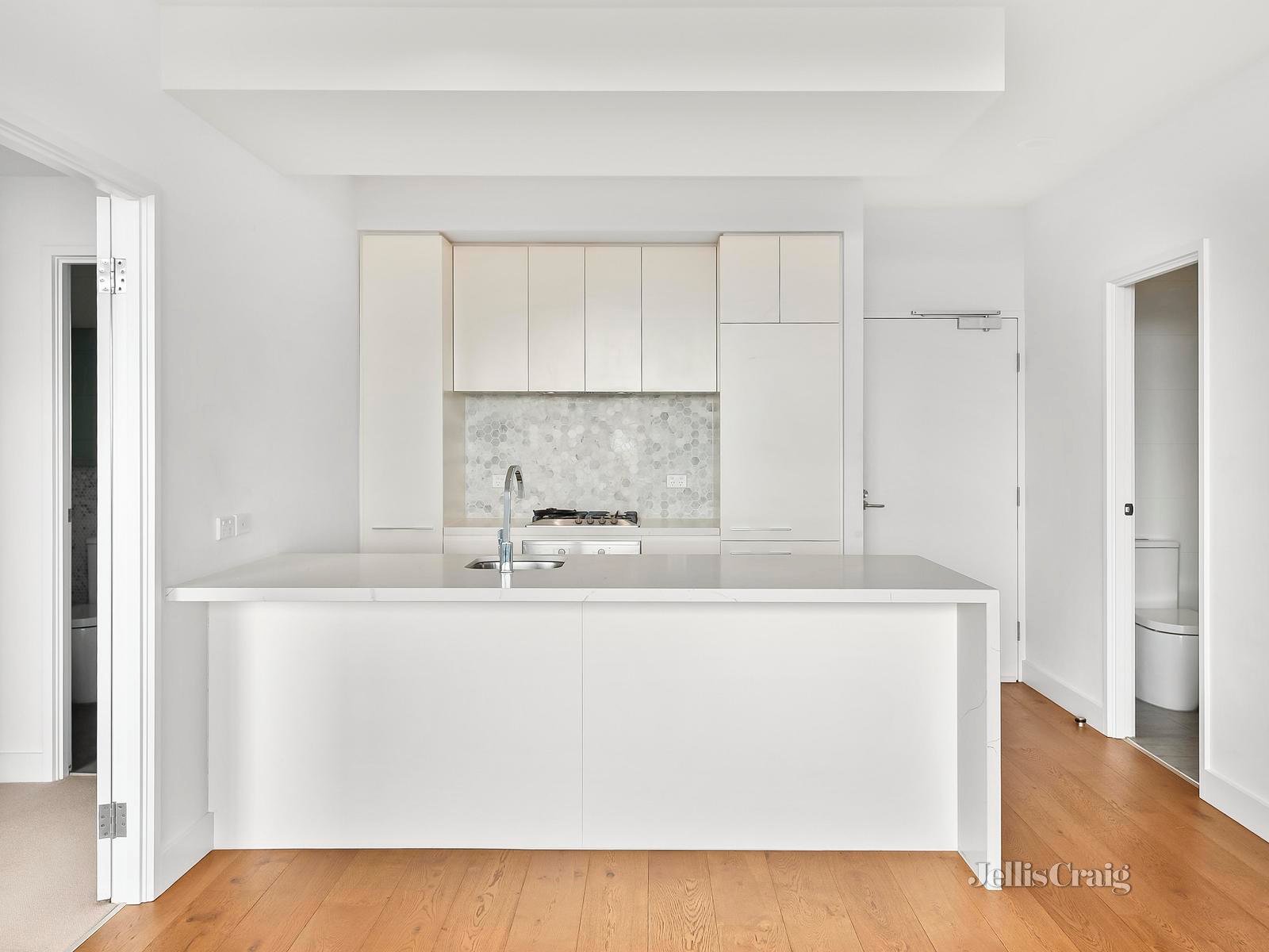 2014/850 Whitehorse Road, Box Hill image 2