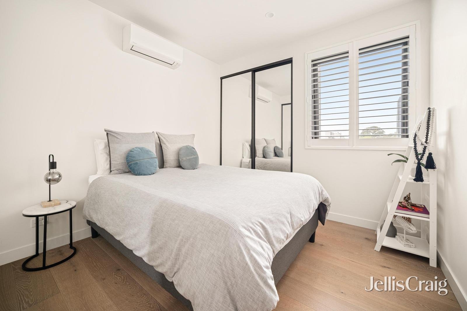 201/4A Horscroft Place, Moorabbin image 6