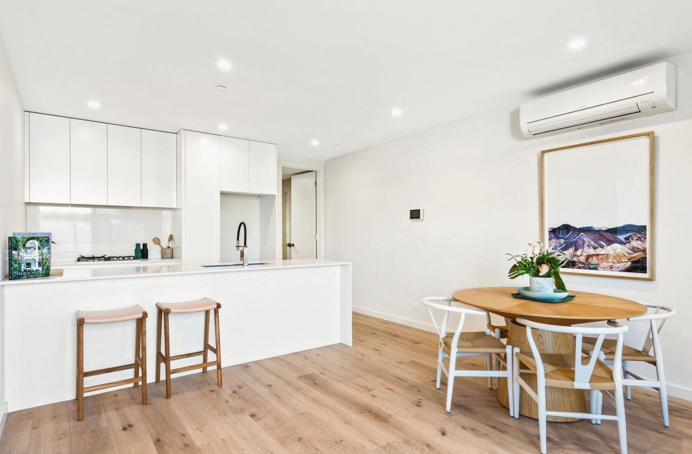 201/5 Claire Street, Mckinnon image 1