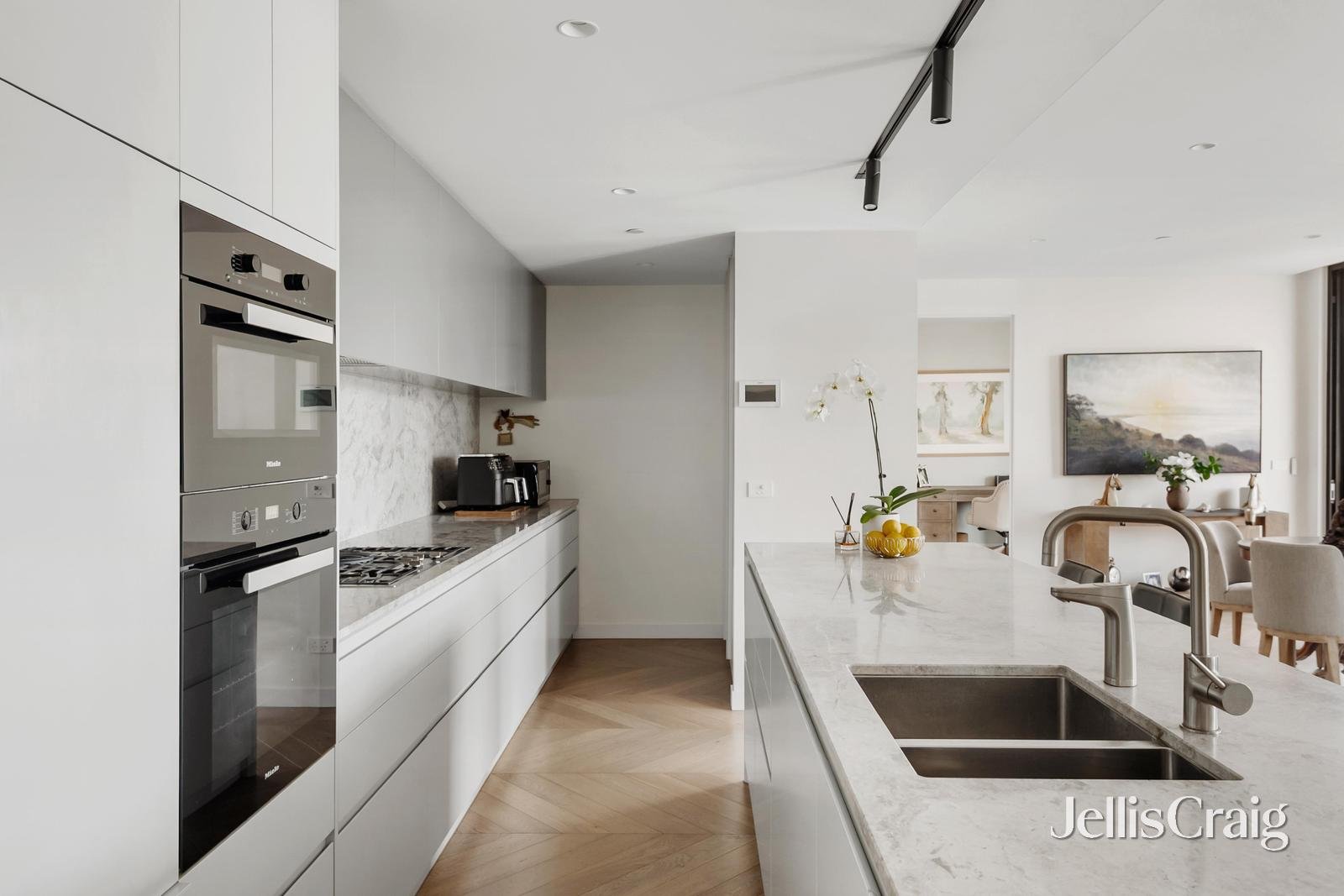201/56 Wattletree Road, Armadale image 2