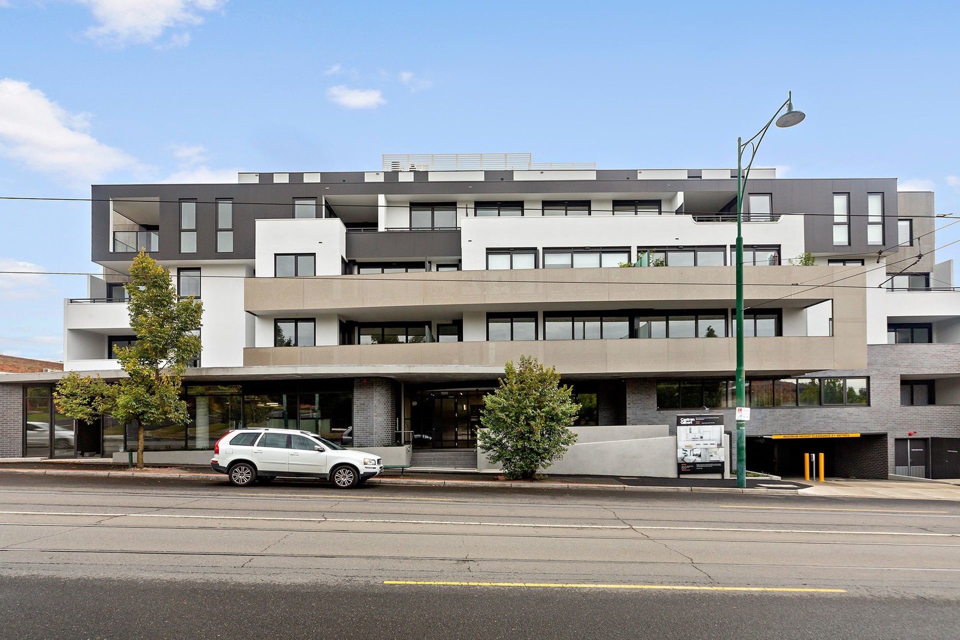 201/661 Whitehorse Road, Mont Albert image 1