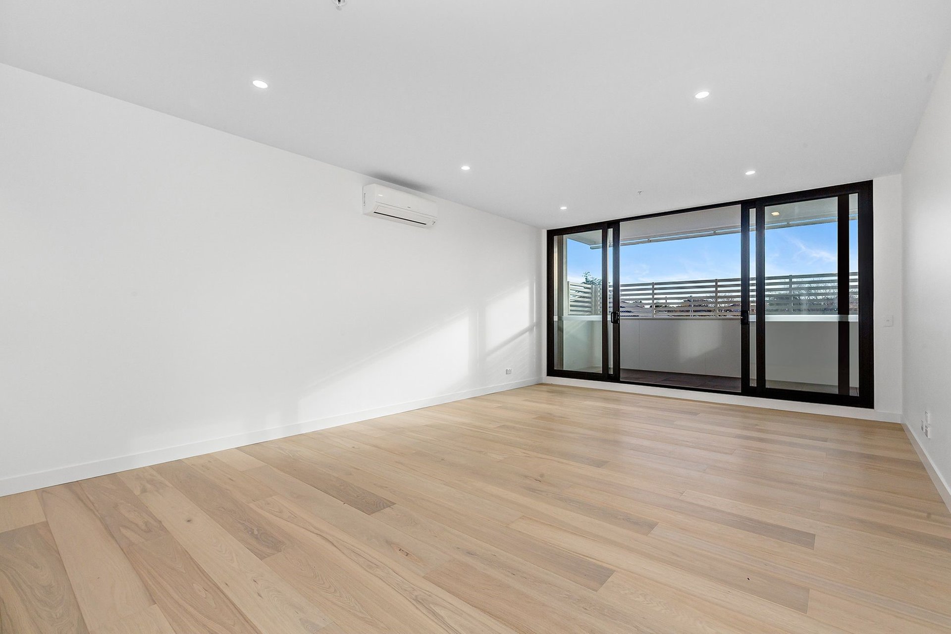 201/661 Whitehorse Road, Mont Albert image 2