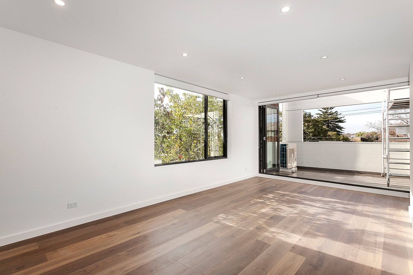 Property Gallery Thumbnail 3