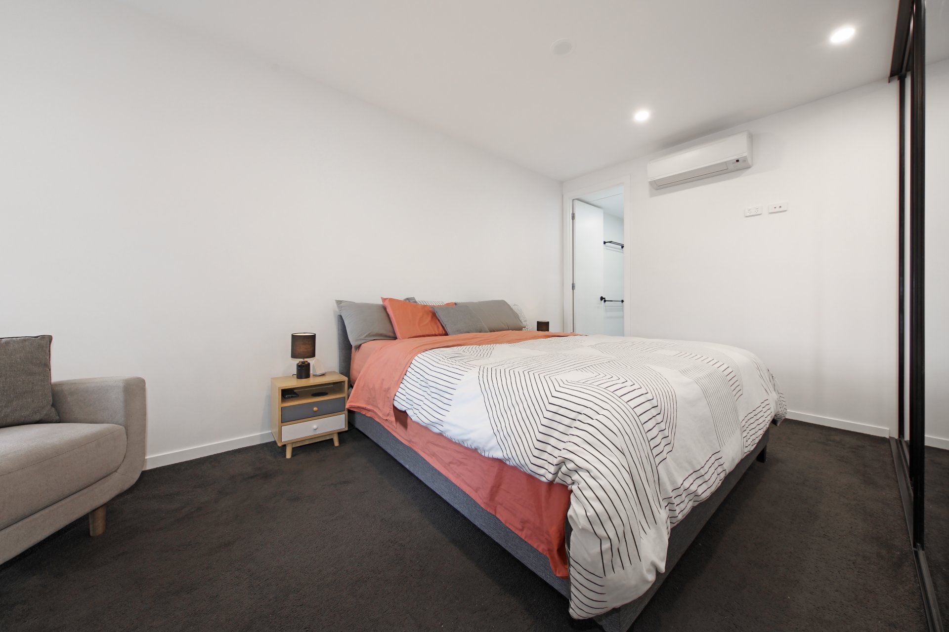 202/215 Chesterville Road, Moorabbin image 6