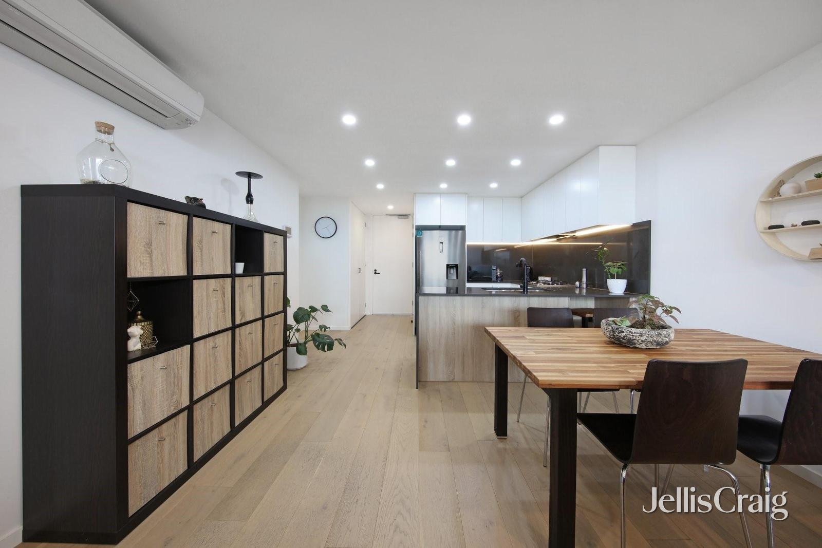 202/215 Chesterville Road, Moorabbin image 2