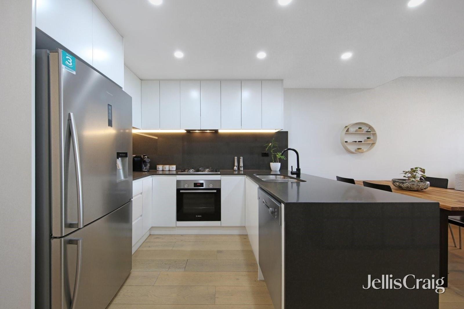 202/215 Chesterville Road, Moorabbin image 4