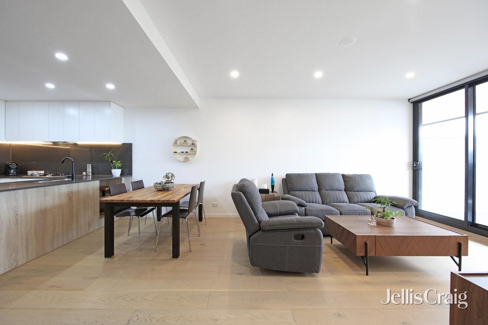 202/215 Chesterville Road, Moorabbin image 5