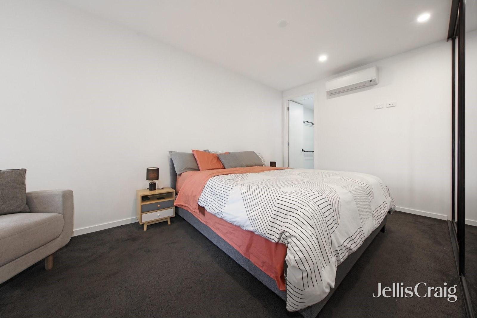 202/215 Chesterville Road, Moorabbin image 6